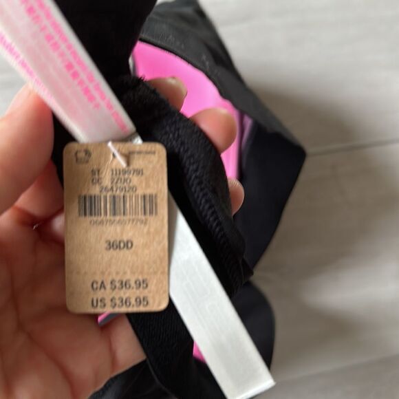 Victoria Secret PINK
Wear Everywhere Wireless Push-Up Bra BLACK 36DD Nwt - Picture 7 of 7